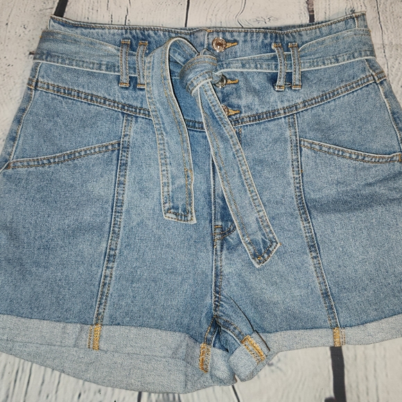 Forever 21 Pants - Forever 21 Light Blue Tie-Front Jean Shorts‎ Sz 29